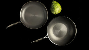 Sæt med stegepande 28 cm og wok 30 cm. Begge er Fusion serien fra Sumisu. Non-stick belægning til induktion og gas